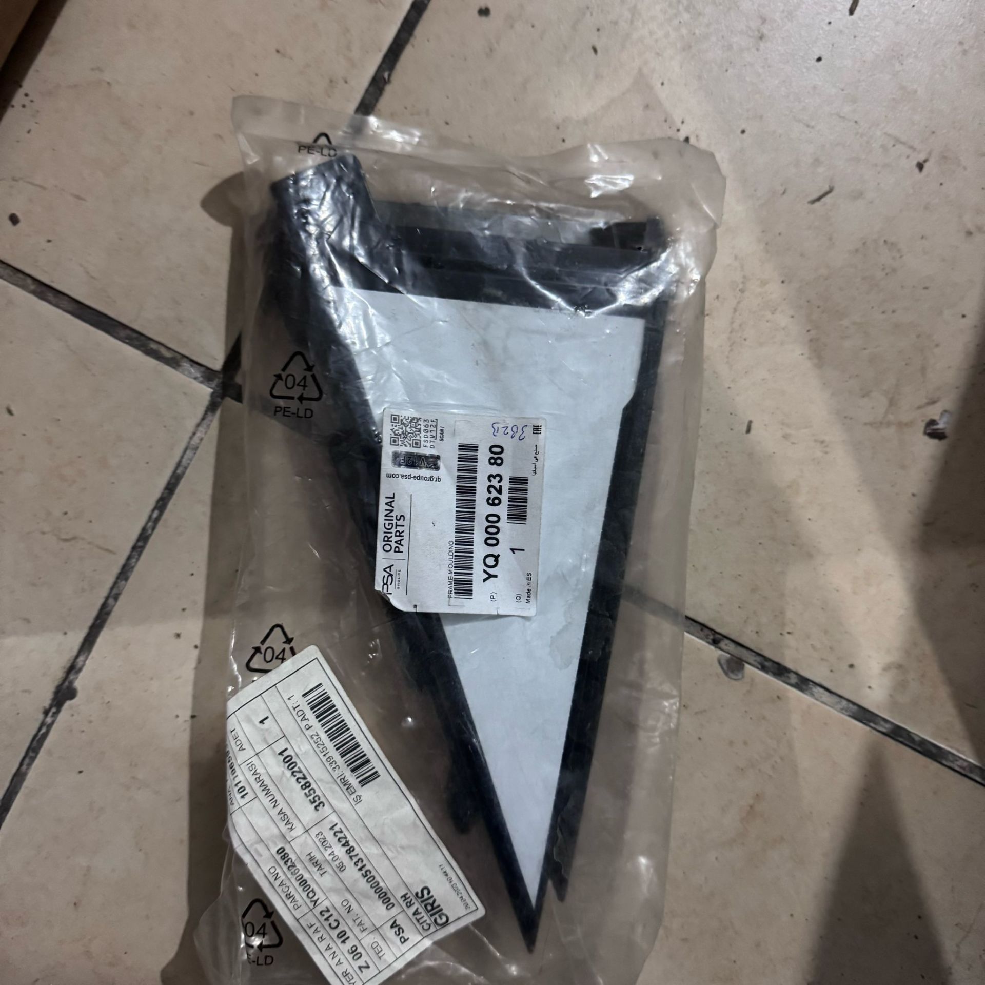 Cıtroen C3 Arka Kapı Çıtası Orjinal Gm Marka YQ00062380