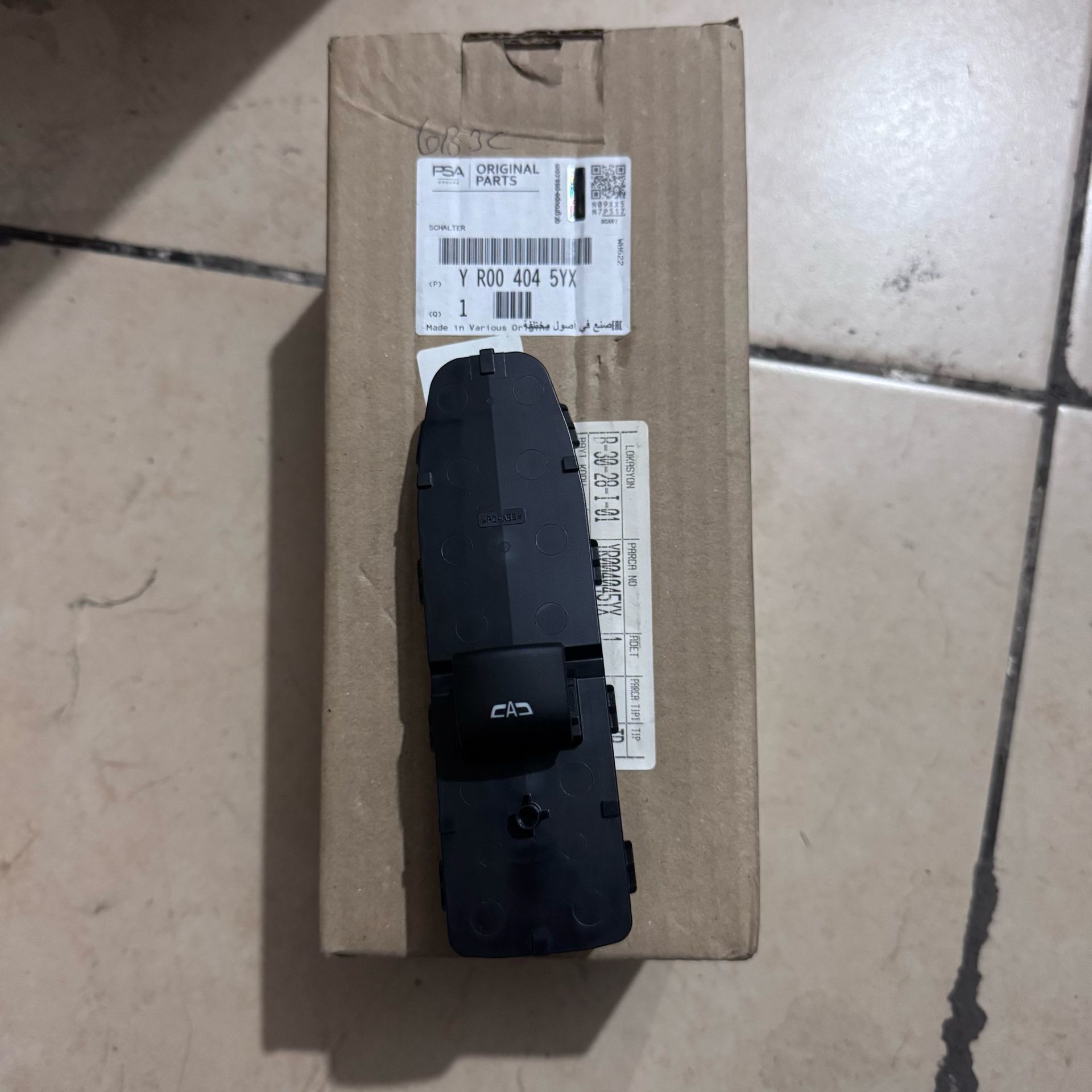 Opel Astra L 1.2 Cam Açma Düğmesi Orjinal Gm Marka YR004045YX