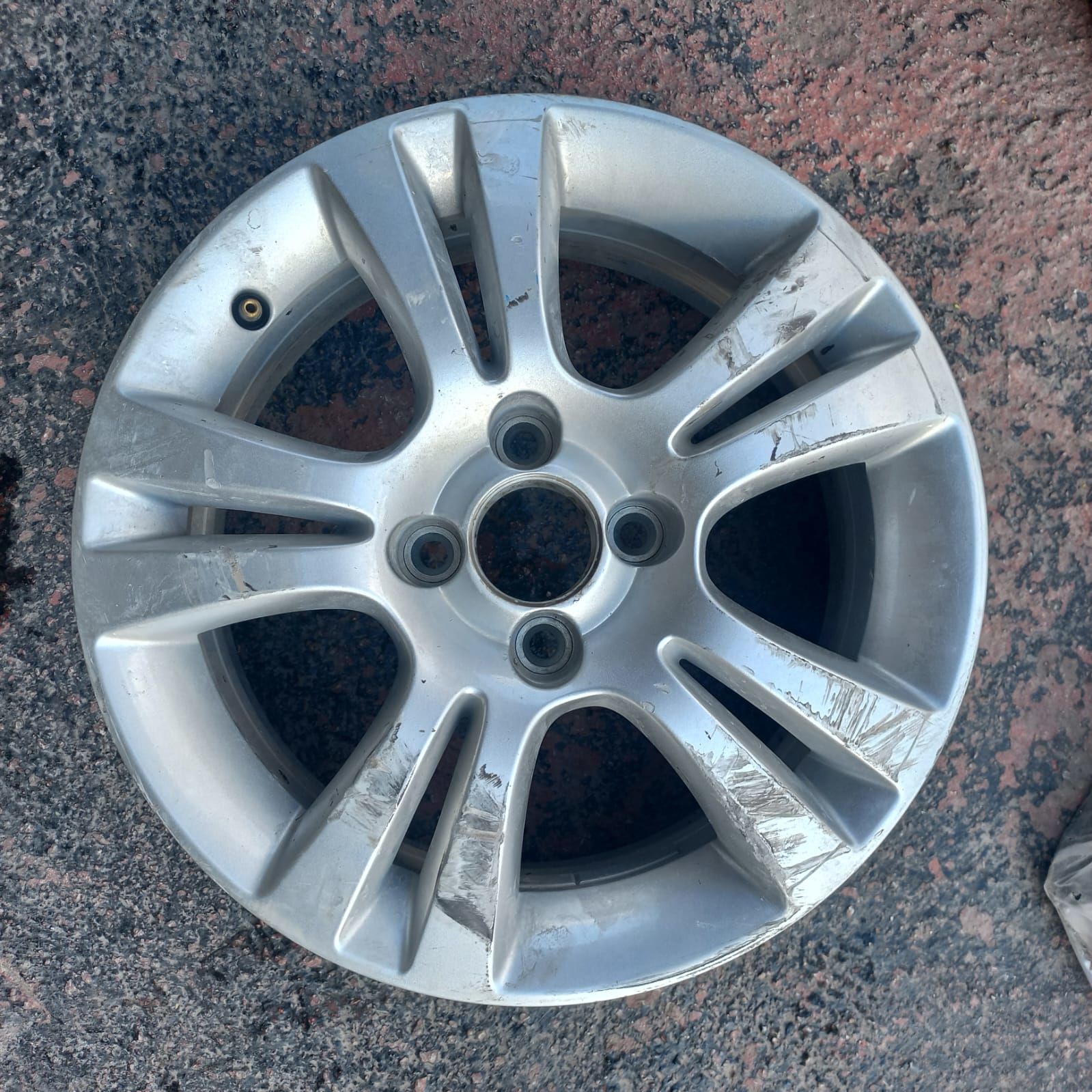 Opel Corsa D Çeli̇k Jant Gm Marka Çıkma Parça