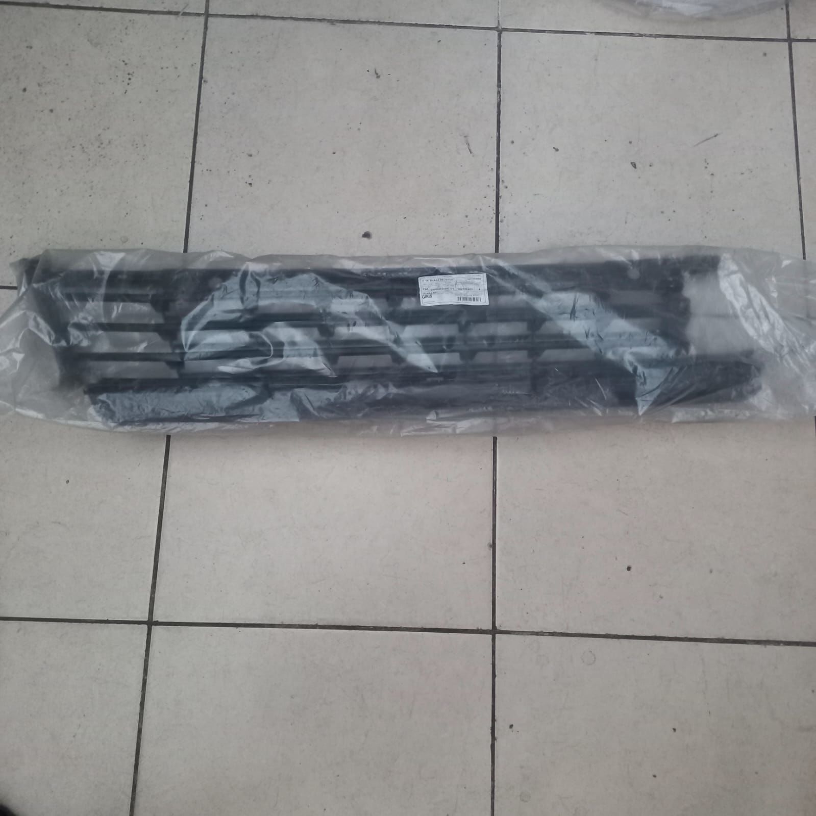 Peugeot Expert Ön Tampon Orta Izgarsı Gm Marka