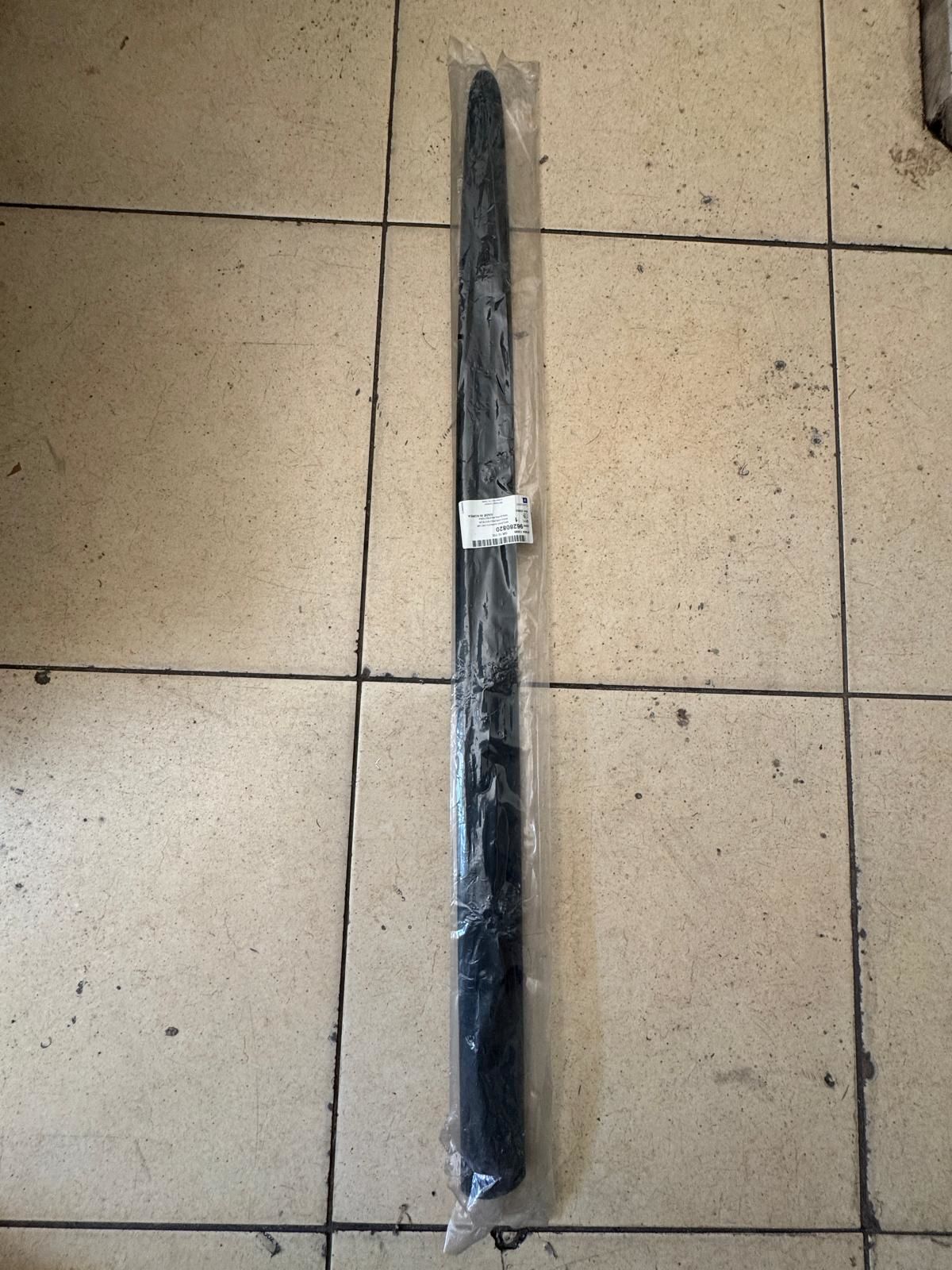 Chevrolet Rezzo Sağ Ön Kapı Bandı Orji̇nal Gm Marka 96280820