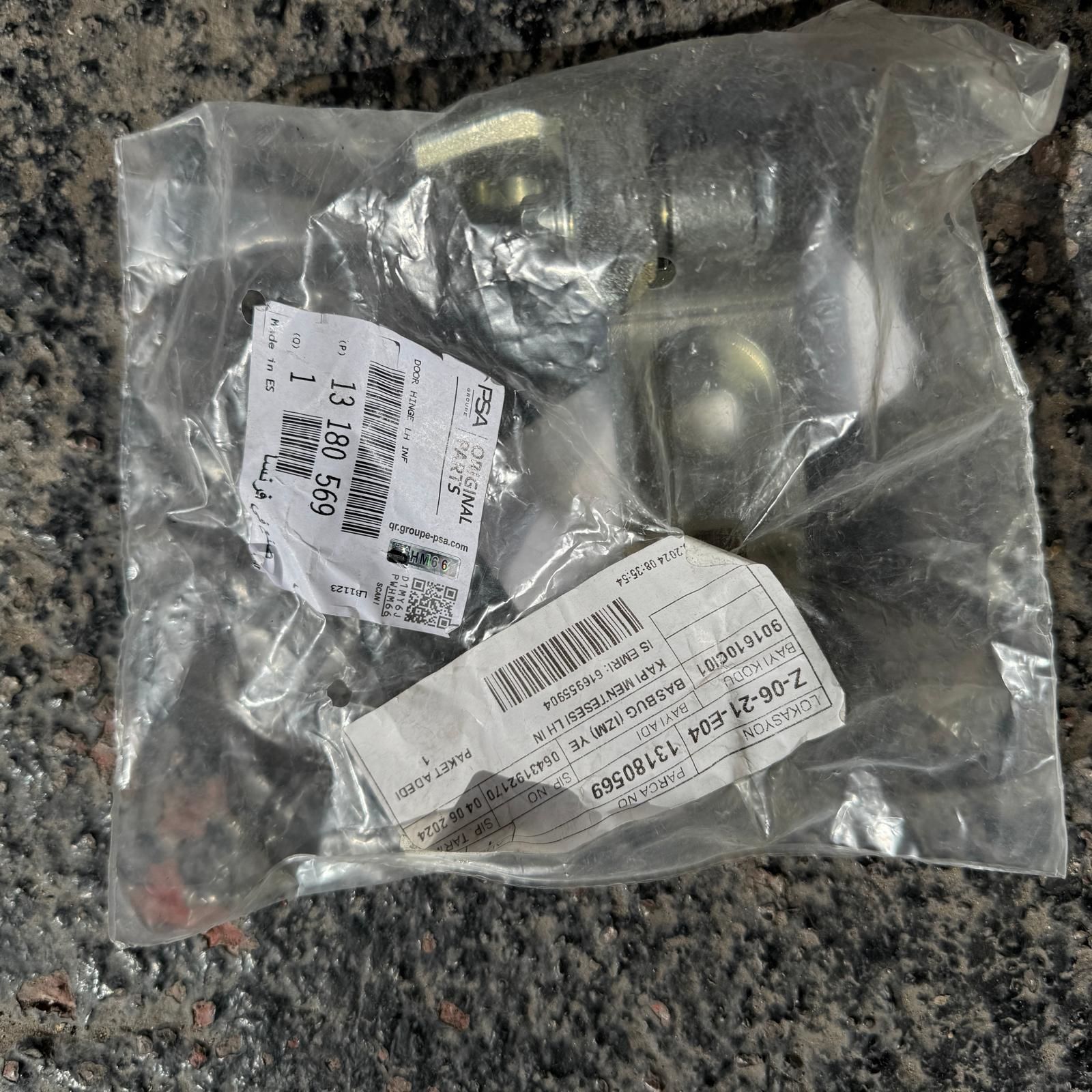 Opel Corsa E Ön Sol Alt Kapı Menteşesi Orjinal Gm Marka 13180569