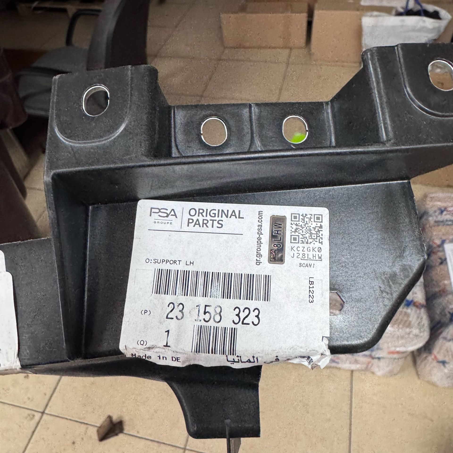 Opel İnsignia A Ön Sol Far Bağlantı Braketi Orjinal Gm Marka 23158323