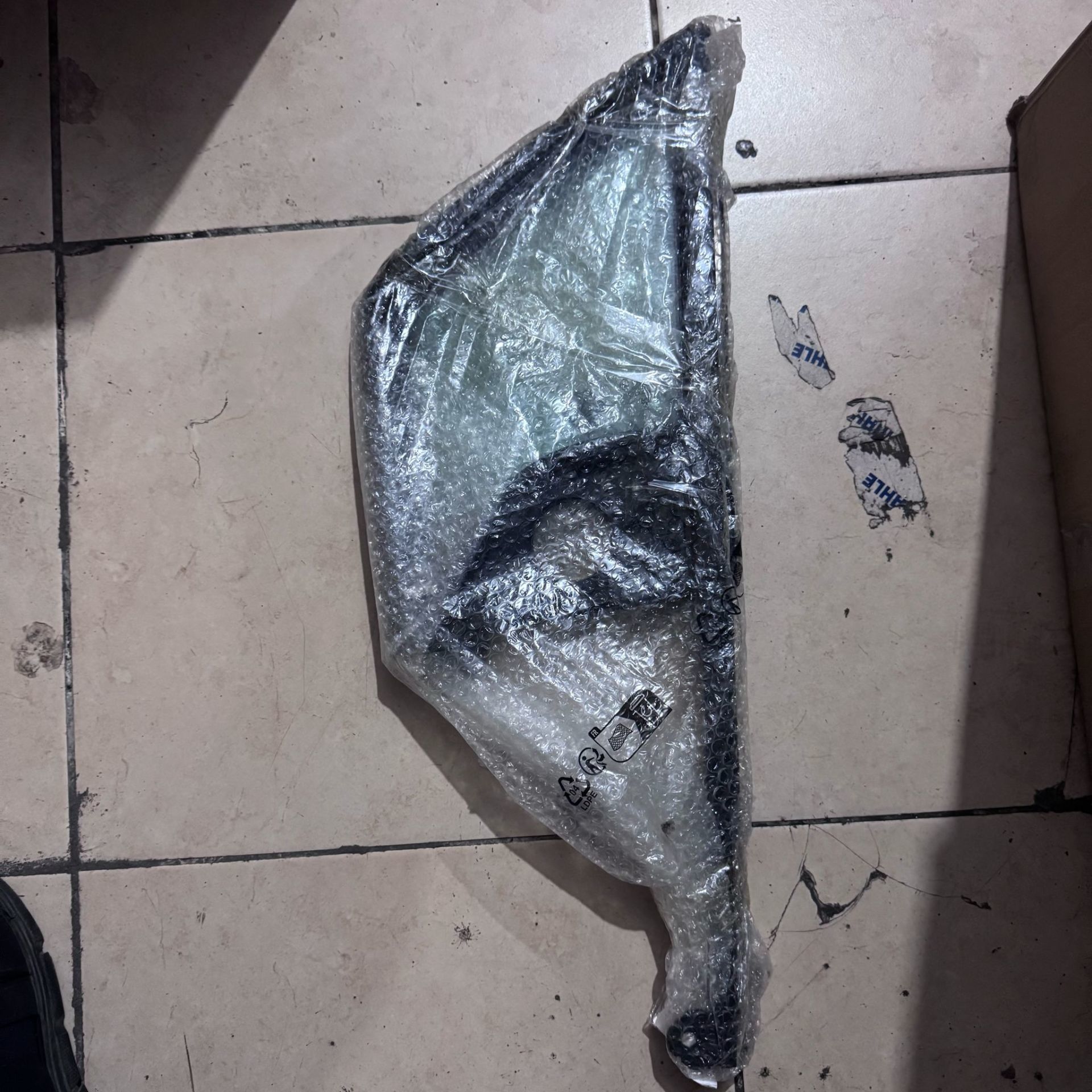 Peugeot Rifter Sol Ön Kelebek Camı Orjinal Gm Marka 9818042280