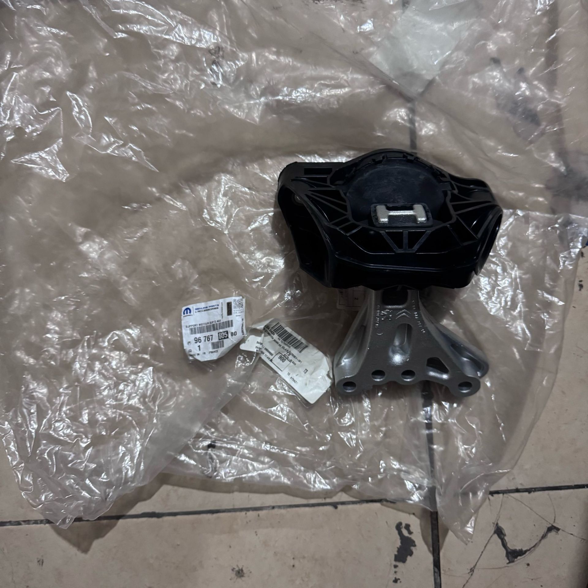 Citroen C3 1.2 Benzinli Sağ Üst Motor Kulağı Orjinal Gm Marka 9676780580