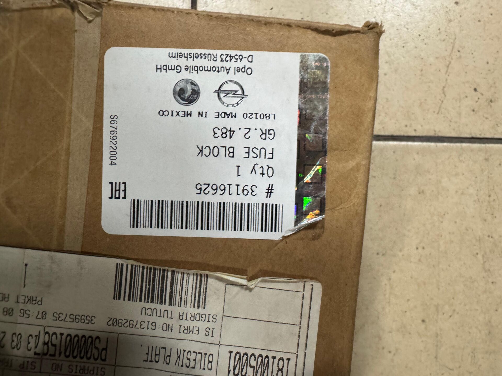 Opel İnsi̇gni̇a B Si̇ğorta Kutusu Gm Marka 39116625