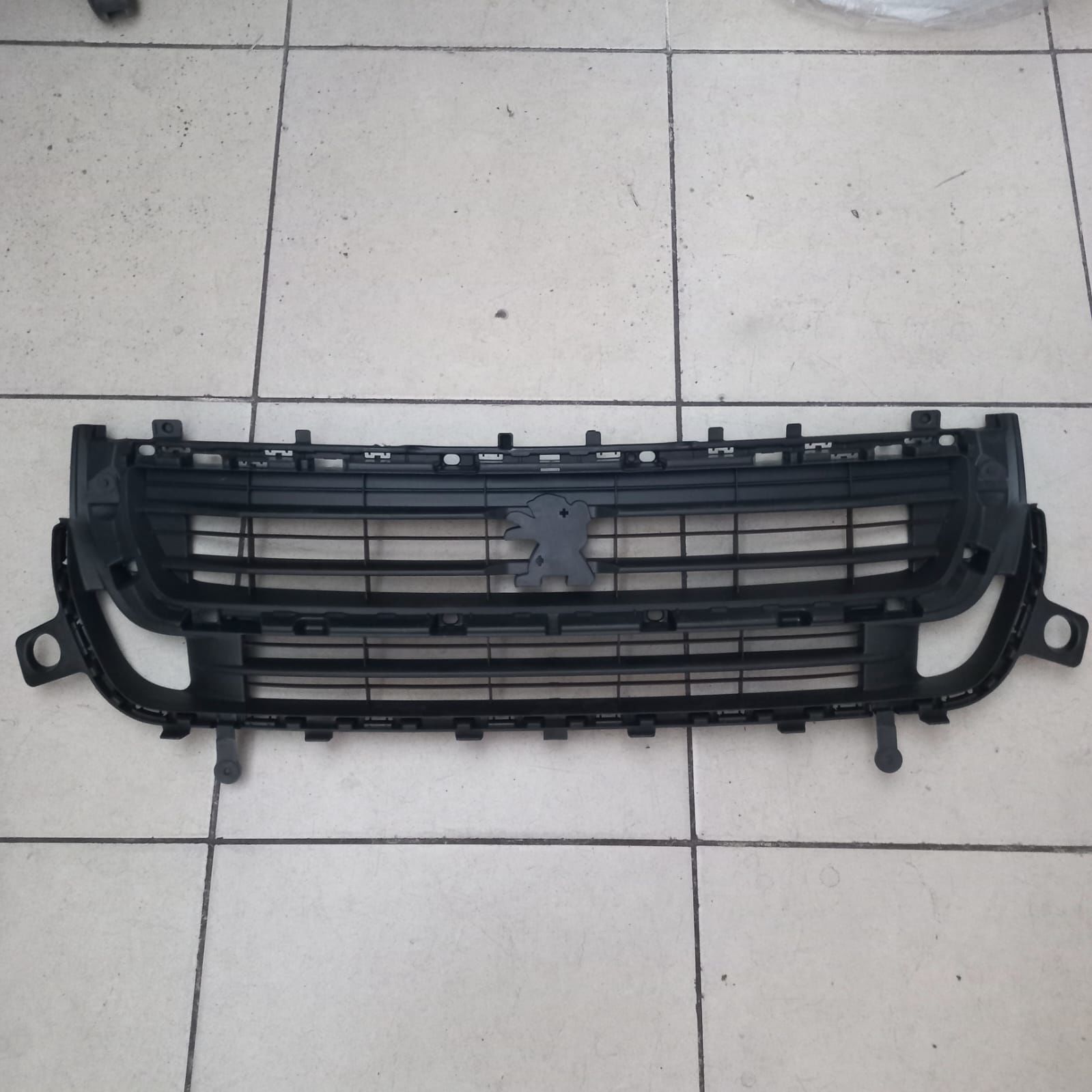 Peugeot Partner Ön Tampon Izgarası Gm Marka